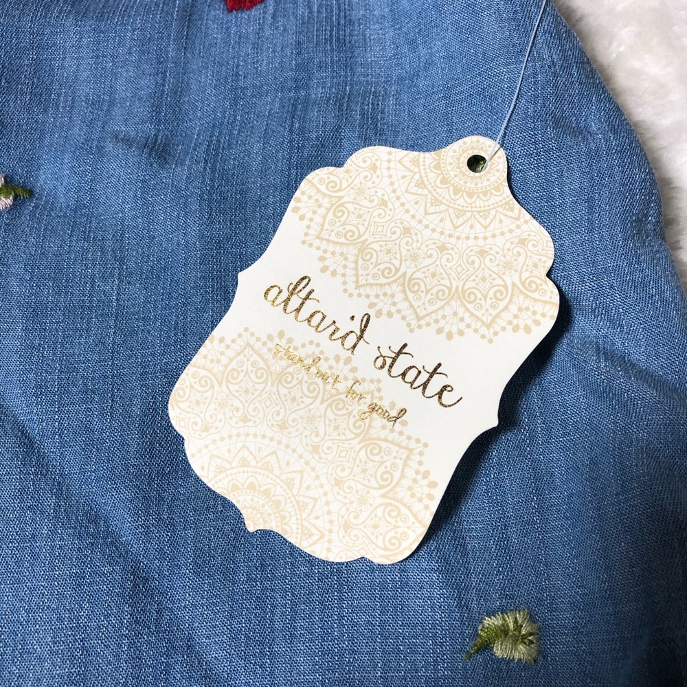 Altar’d State Chambray Wildflower Crop Top - Picture 8 of 9